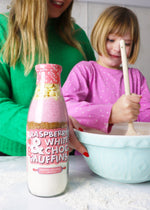 SHORT DATED CLEARANCE - Raspberry and white chocolate muffins baking bottle BBE : 31/03/2025